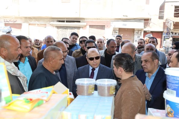 محافظ كفرالشيخ يفتتح معرض «أهلاً رمضان» بقرية شابه بدسوق بتخفيضات تصل لـ35% .. مكلفًا بالتوسع في إقامة منافذ بيع السلع لتخفيف العبء عن المواطنين  