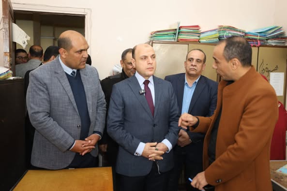 محافظ كفرالشيخ يتفقد المركز التكنولوجي لخدمة المواطنين بدسوق لمتابعة منظومة التصالح والخدمات المتكاملة المقدمة للأهالي  