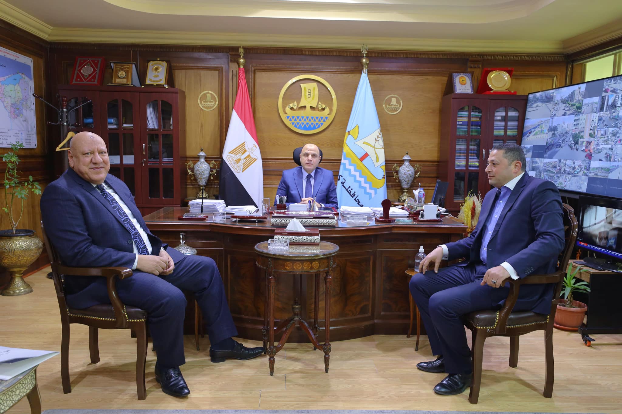محافظ كفرالشيخ يناقش عدد من الملفات ومشاكل الدوائر مع أعضاء مجلسي النواب والشيوخ .. متابعة تنفيذ مشروعات المحافظة وتحقيق جودة الخدمات لأهالينا  