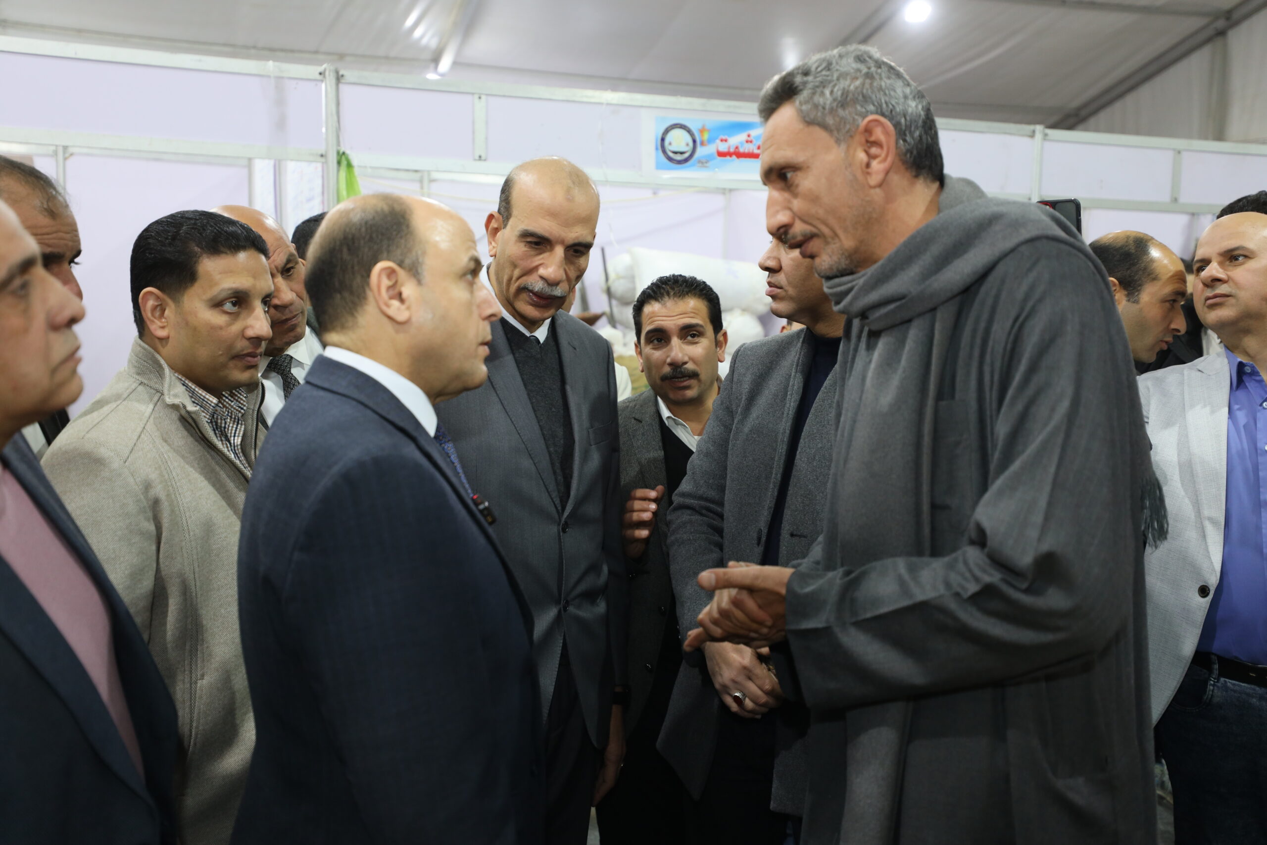  محافظ كفر الشيخ يستمع لطلبات ومقترحات المواطنين ويؤكد: «تلبية احتياجاتكم أهم أولوياتنا»  