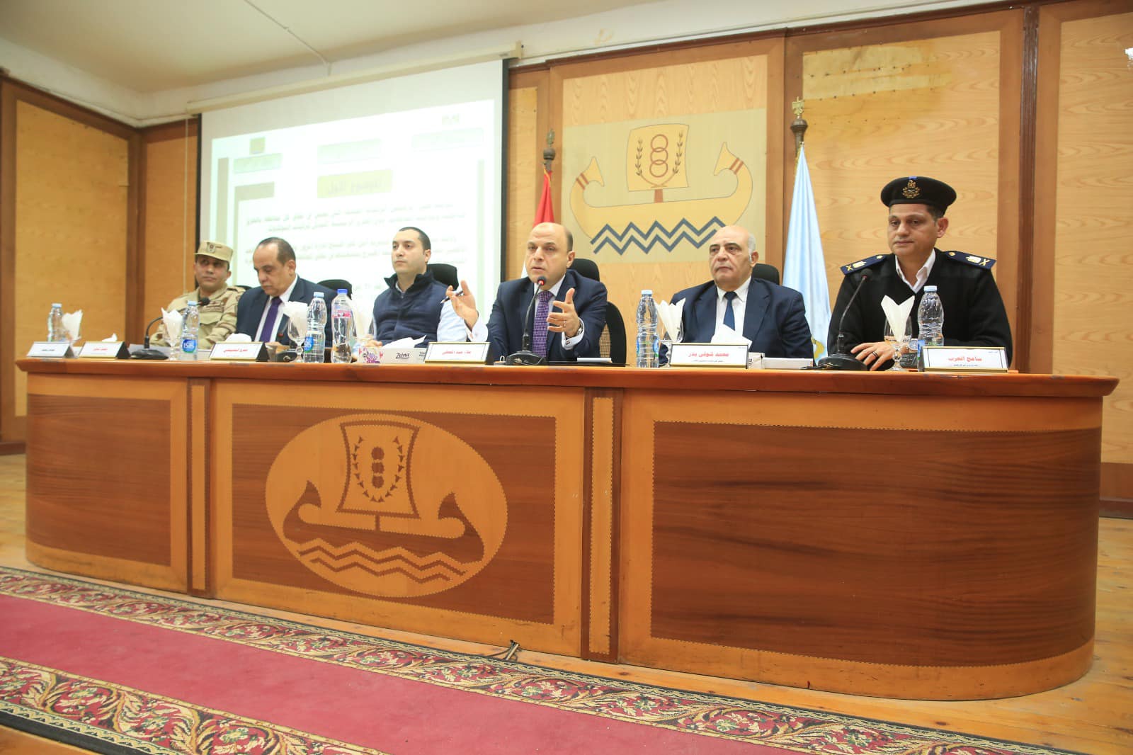 محافظ كفرالشيخ يترأس المجلس التنفيذى للمحافظة لمناقشة عددًا من الموضوعات والقرارات الخدمية والتنموية .. مؤكداً على تحسين جودة الحياة  