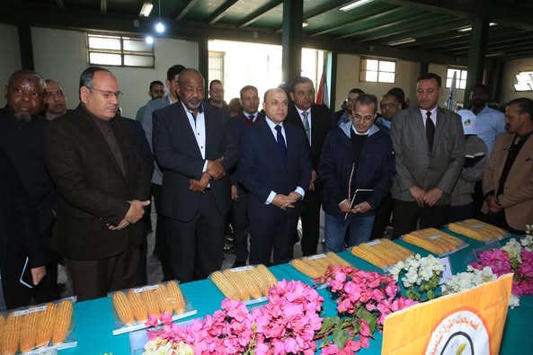 محافظ كفرالشيخ ووزير الزراعة النيجيري يتفقدان مركز إعداد تقاوي الذرة الشامية بالبحوث الزراعية بسخا  