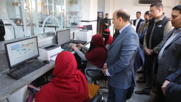 محافظ كفرالشيخ يتفقد المركز التكنولوجي لخدمة المواطنين ببلطيم لمتابعة منظومة التصالح والخدمات المتكاملة المقدمة للأهالي  