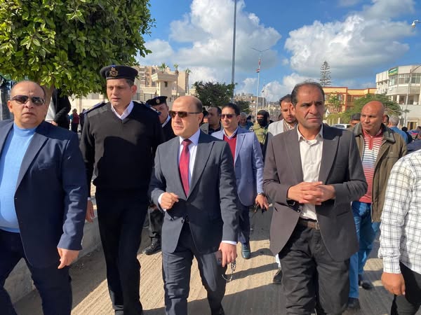 محافظ كفرالشيخ يتابع أعمال تركيب الإنترلوك ورفع كفاءة الأرصفة والجزر الوسطى بشوارع المحافظة  