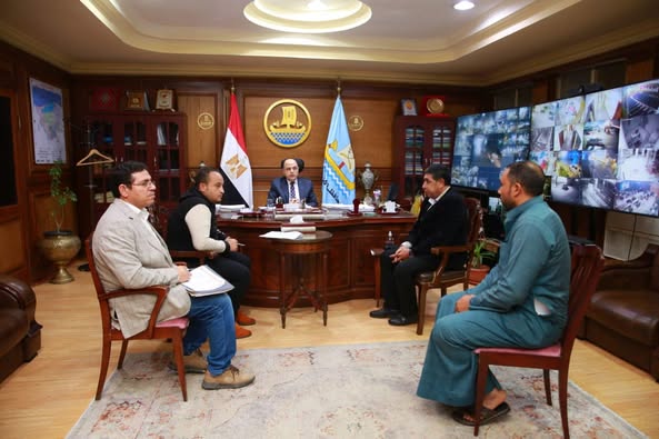 محافظ كفرالشيخ يستقبل المواطنين لمناقشة عددًا من الشكاوى .. خدمة أهالينا «في مقدمة أولوياتي»  