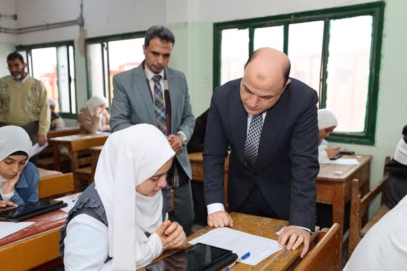محافظ كفرالشيخ يتفقد عدد من اللجان للاطمئنان على سير امتحانات الطلاب بالفصل الدراسى الأول للعام 20242025  