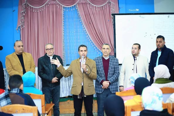 محافظ كفرالشيخ يتابع جهود التربية والتعليم في المراجعات المجانية لطلاب الصف الثالث الإعدادي .. مؤكدًا على النهوض بالعملية التعليمية  