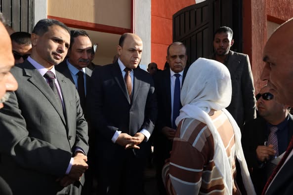 تلبية احتياجات المواطنين والتواصل المباشر معهم أهم أولوياتي».. محافظ كفرالشيخ يستمع لطلبات أهالي البرلس خلال جولته فى افتتاح عدد من المدارس  