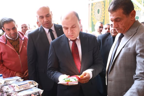 محافظ كفرالشيخ يتفقد سوق "اليوم الواحد" للسلع الغذائية والاستهلاكية بدسوق .. ضمن المبادرة الرئاسية "بداية جديدة" بتخفيضات تصل لـ35‎%‎ تلبية لاحتياجات أهالينا  