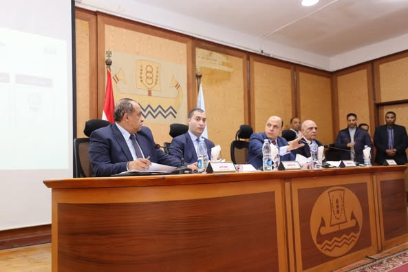 محافظ كفرالشيخ يعقد اجتماعًا لمتابعة موقف منظومة الرصد اليومي للمتغيرات المكانية.. مشددًا بمواجهة التعديات  