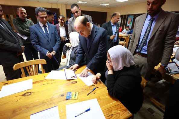 محافظ كفرالشيخ يتفقد فعاليات البرنامج التدريبي للطلاب على "الاستخدام الآمن للإنترنت" بمركز التطوير التكنولوجي  