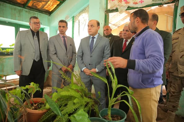 محافظ كفرالشيخ يتفقد قسم نباتات الزينة بالمدرسة الثانوية الزراعية العسكرية المشتركة  