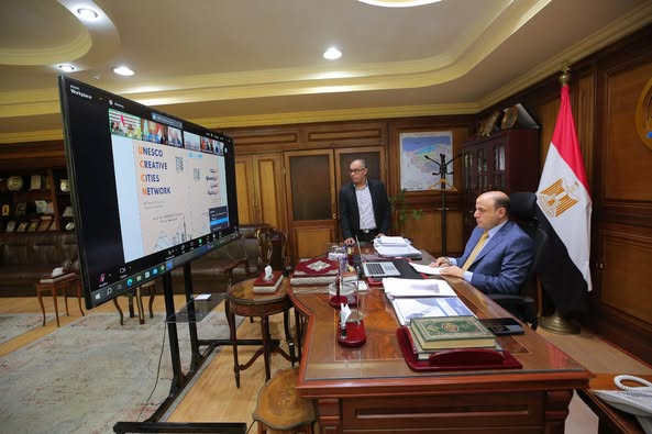 محافظ كفرالشيخ يشارك في اجتماع وزارة التنمية المحلية حول شبكة اليونسكو للمدن المبدعة في مصر عبر الفيديو كونفرانس  