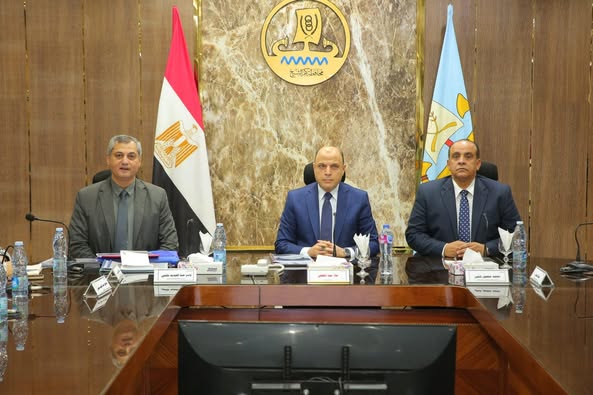 محافظ كفرالشيخ يعقد اجتماعًا لمناقشة موقف إعداد وتحديث المخططات الإستراتيجية والأحوزة العمرانية لقرى المحافظة  