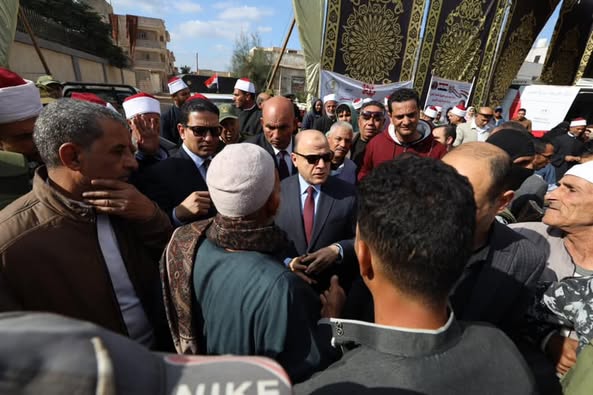 محافظ كفرالشيخ يتفقد قوافل المبادرة الرئاسية "بداية جديدة" بقرية الورق بسيدي سالم .. مشيدًا بجهود المشاركين | بالصور  