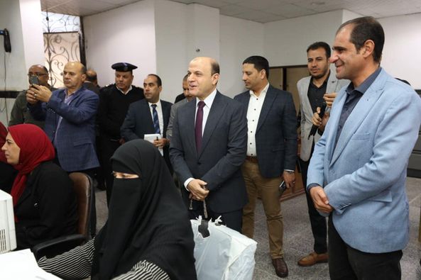 محافظ كفرالشيخ يتفقد المركز التكنولوجي لخدمة المواطنين بعاصمة المحافظة لمتابعة منظومة التصالح والخدمات المقدمة للمواطنين  