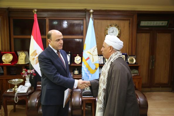 محافظ كفرالشيخ يُسلّم 11 عقد تقنين أراضي أملاك دولة للمستفيدين من المواطنين.. انتهينا من تسليم 1140 عقد بتسهيلات غير مسبوقة فى السداد  