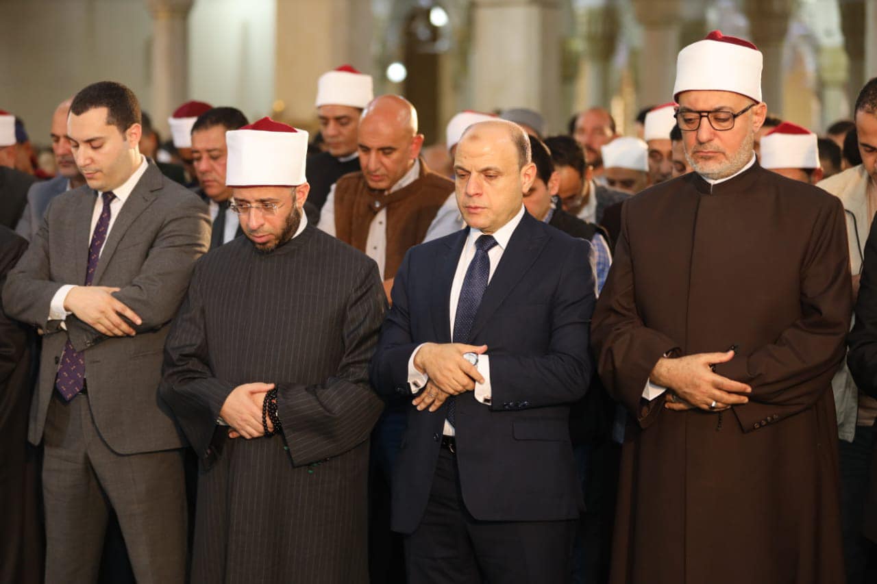 وزير الأوقاف ومفتي الجمهورية ومحافظ كفرالشيخ يؤدون صلاة الجمعة بمسجد العارف بالله إبراهيم الدسوقي احتفالًا بالعيد القومي للمحافظة  
