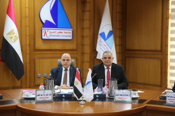 محافظ كفرالشيخ يشارك في اجتماع مجلس الجامعة ويستعرض عدد من المشروعات التنموية والخدمية..مؤكدًا على التعاون المشترك لتحقيق التنمية وتحسين الخدمات لأهالينا  