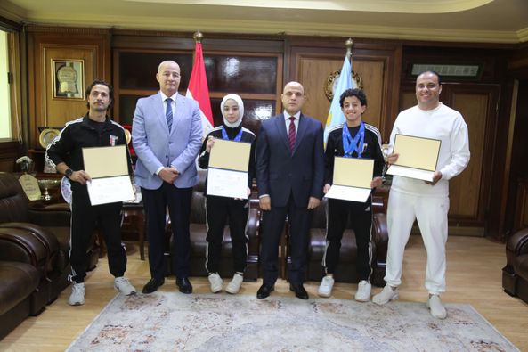 محافظ كفرالشيخ يكرم أبطال منتخب مصر الفائزين بـ 4 ميداليات ذهبية في بطولة العالم للكاراتية بالبرتغال.. من أبناء المحافظة  