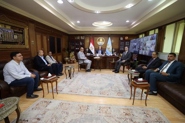 ‏محافظة كفر الشيخ يبحث عدد من الملفات مع جمعية أصدقاء مرضى الأورام  