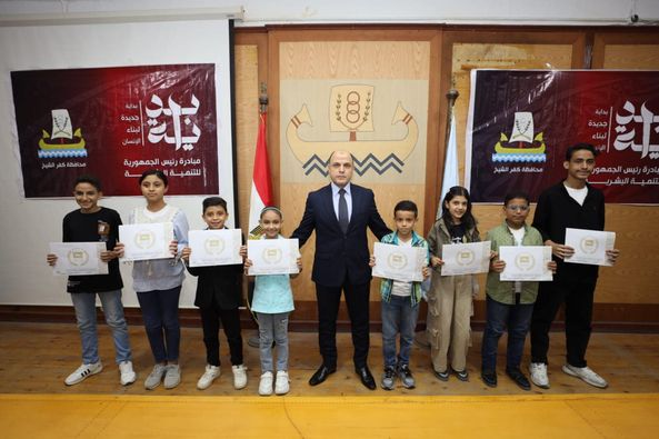 محافظ كفرالشيخ يكرم 60 طالبًا من الحاصلين على دورات اللغة الإنجليزية والبرمجة بمركز استدامة للتدريب والتطوير.. إعداد جيل قادر على مواجهة تحديات المستقبل  