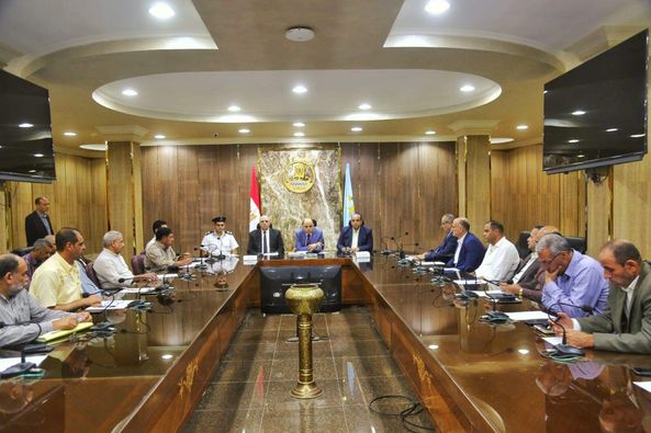 محافظ كفرالشيخ يترأس اجتماع اللجنة العليا للمواقف لتسهيل حركة النقل والسير وتوفير أوتوبيسات إضافية لمواجهة ظاهرة تكدس طلاب الجامعة بالمواقف.. إجراءات صارمة ضد المخالفين  