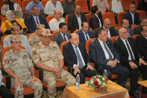 محافظ كفرالشيخ ومدير جمعية المحاربين القدماء يشهدان احتفالية القوات المسلحة لتكريم أسر الشهداء ومصابي العمليات الحربية بالمجمع الثقافي  