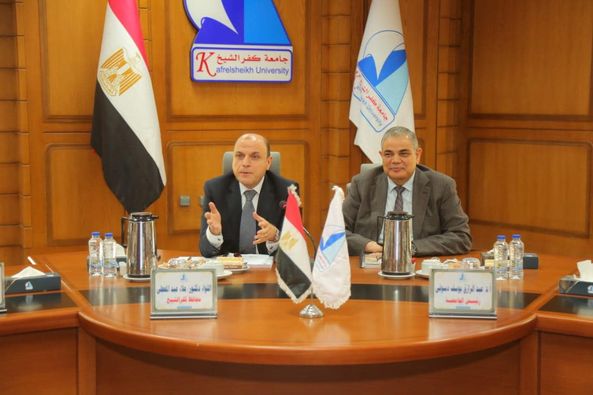 محافظ كفرالشيخ يشارك في اجتماع مجلس الجامعة ويستعرض عدد من المشروعات التنموية والخدمية.. وقوافل المبادرة الرئاسية« بداية» بقرى المحافظة  