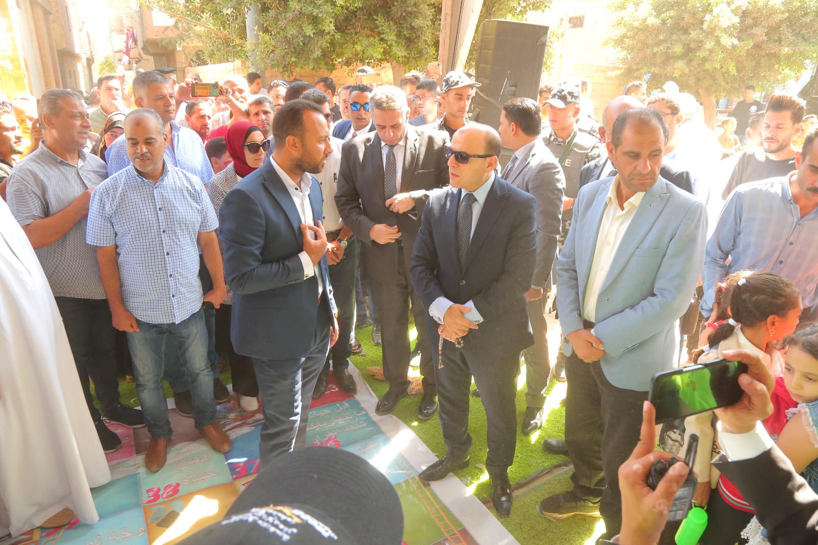 محافظ كفرالشيخ يتفقد قوافل المبادرة الرئاسية "بداية جديدة لبناء الإنسان" لتقديم الخدمات الحكومية المتكاملة وتوفير السلع للمواطنين بأسعار مخفضة بقرية دقلت  