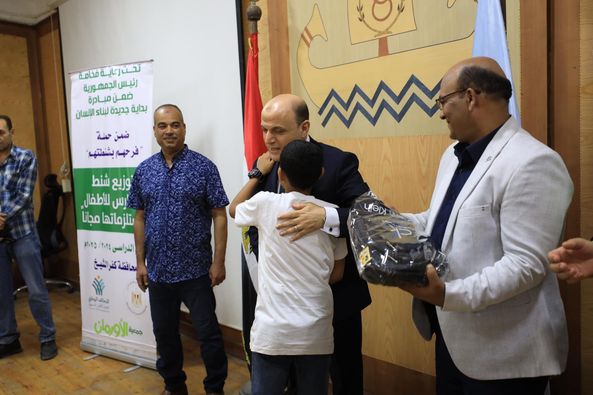 محافظ كفرالشيخ يشهد احتفالية الأورمان ويوزع 500 شنطة وأدوات مدرسية على الأطفال الأولى بالرعاية بمراكز المحافظة  