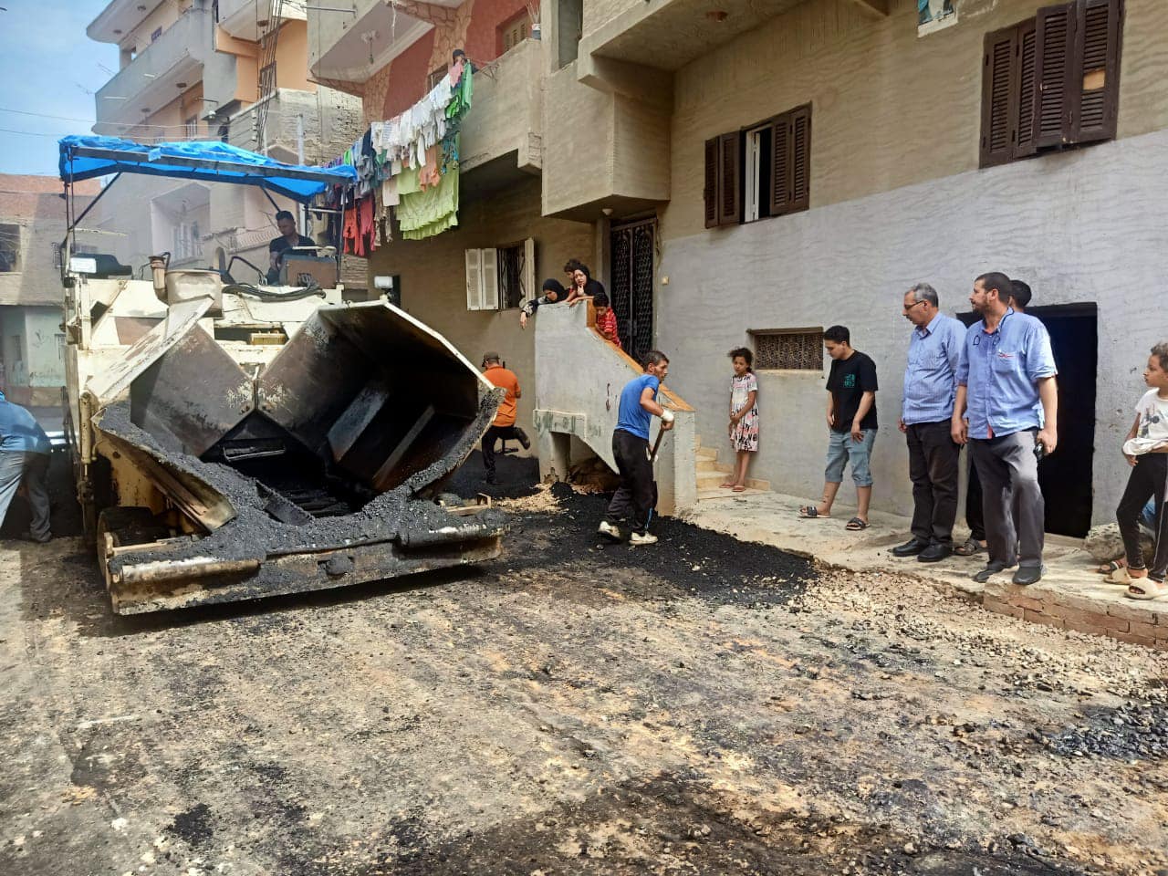 محافظ كفرالشيخ يعلن استكمال أعمال رصف شارعي الجمهورية والبنك الأهلي بقلين بمسطح 2000 م2.. ضمن مشروعات الخطة الاستثمارية للعام المالي 2024 2025  