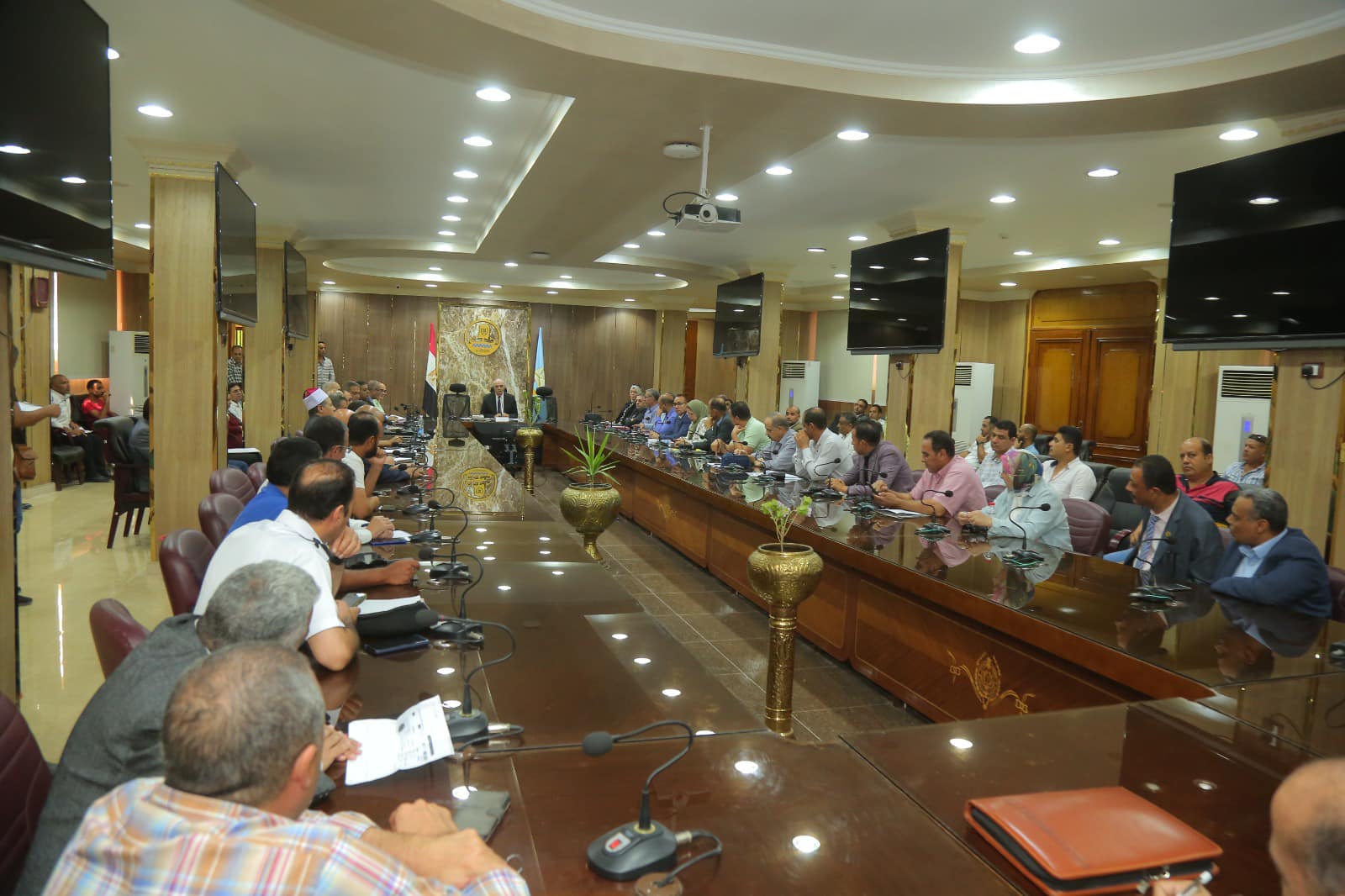 محافظ كفرالشيخ: تخصيص أماكن بديلة للأسواق الحضارية خارج الكتلة السكنية ومتابعة عمل منظومة التصالح  