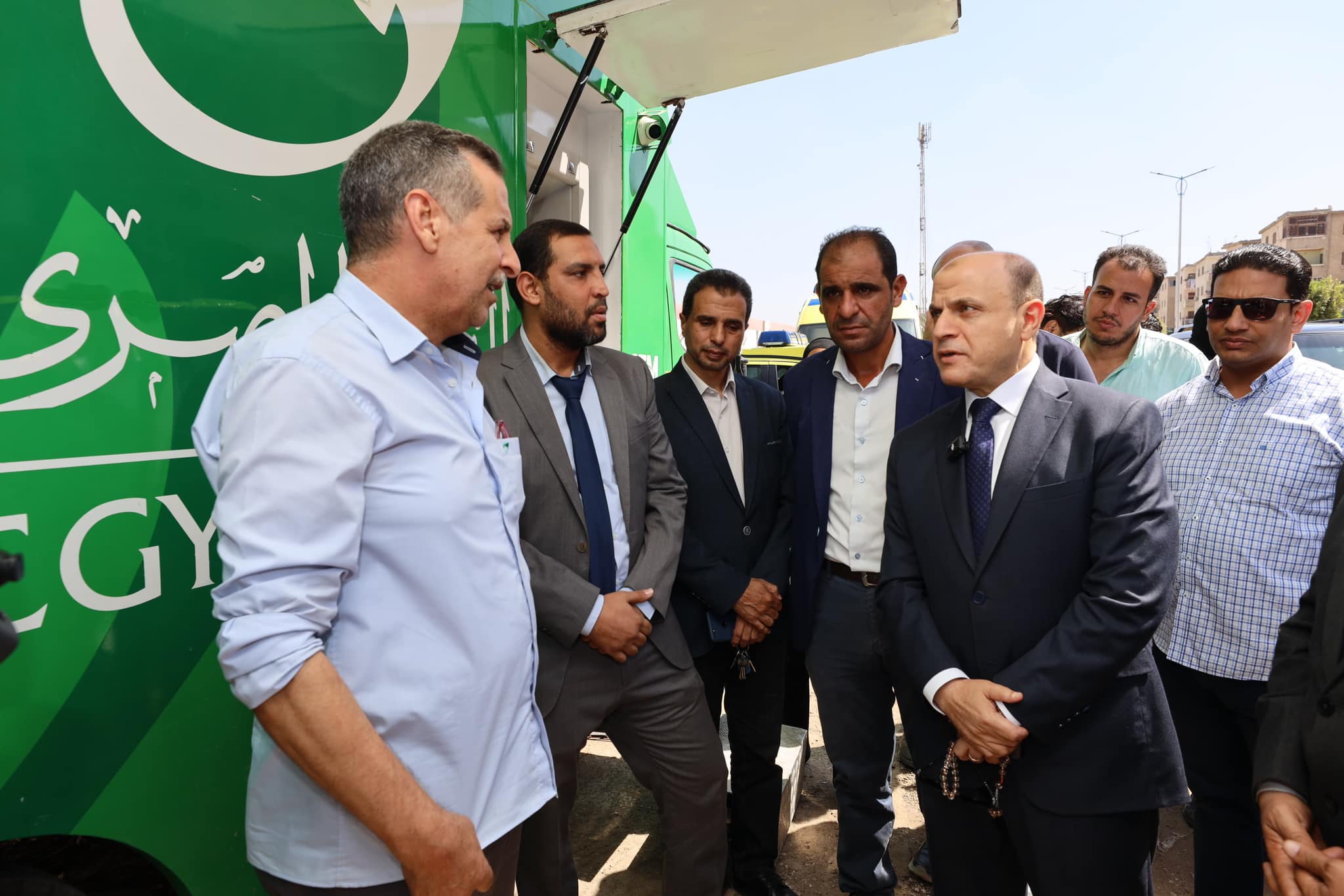 محافظ كفر الشيخ يتفقد سيارة البريد المتنقلة المجهزة بأحدث الوسائل التكنولوجية  