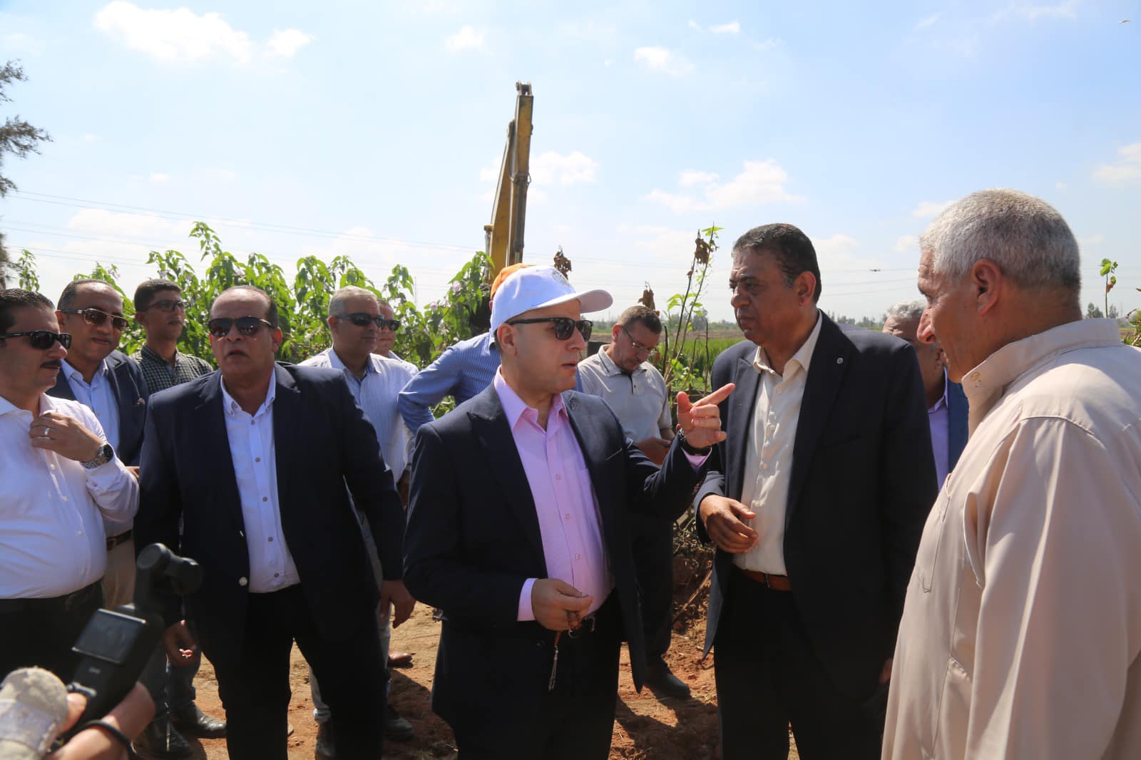 محافظ كفرالشيخ يتفقد أعمال تطهير وتكريك ترعة ري الحمودية بعاصمة المحافظة  