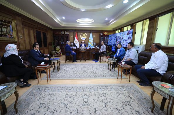 محافظ كفرالشيخ يستقبل المدير التنفيذي لجهاز حماية وتنمية البحيرات والثروة السمكية لبحث عدد من الملفات وسبل تنمية الثروة السمكية بالمحافظة  