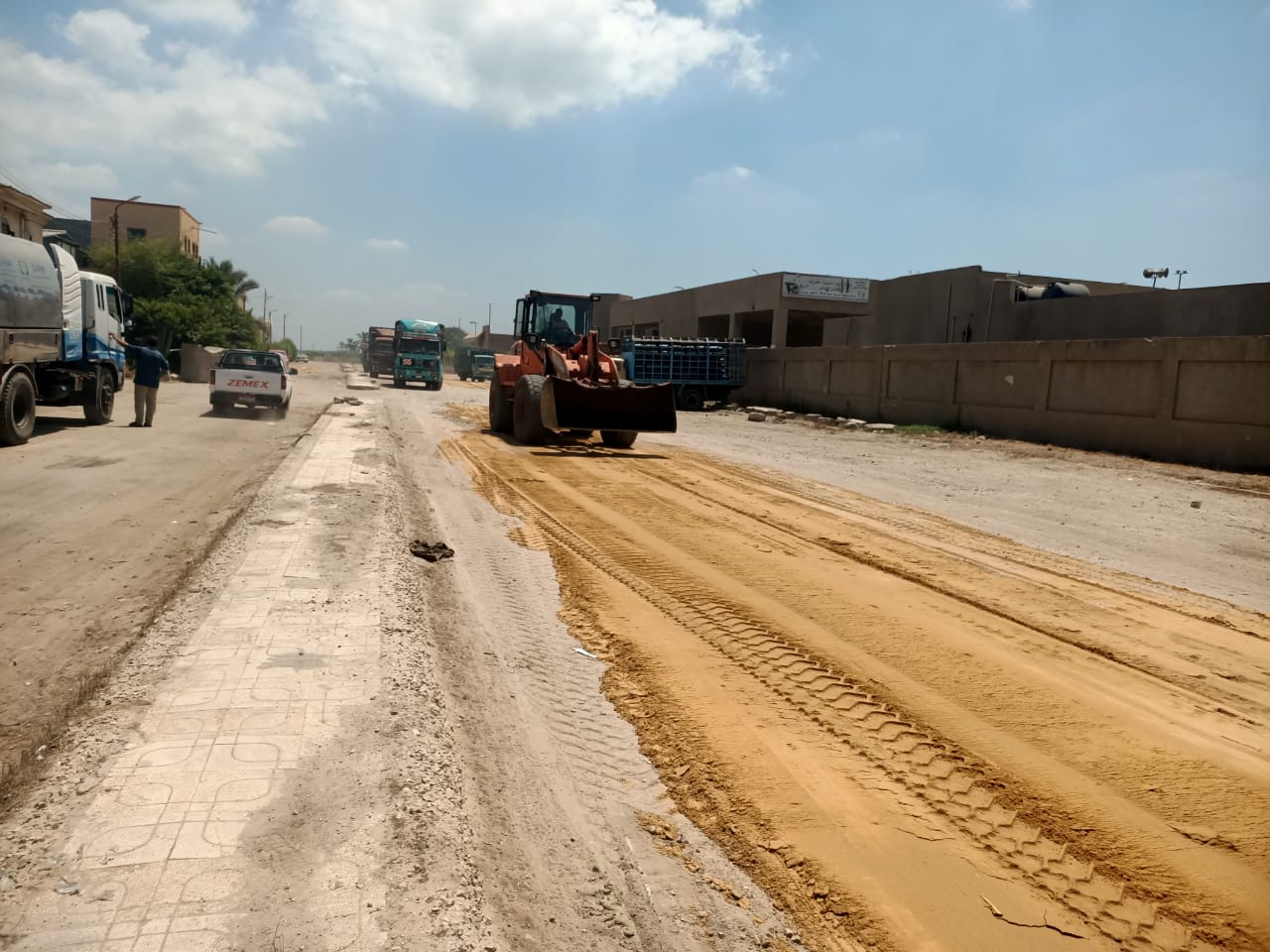 بعد تكليفاته بتطوير الخدمات والمرافق بالمناطق الصناعية.. محافظ كفرالشيخ يتابع أعمال ترميم ورفع كفاءة الطرق بالمنطقة الصناعية ببلطيم لتعزيز التنمية المستدامة وتوفير فرص العمل  