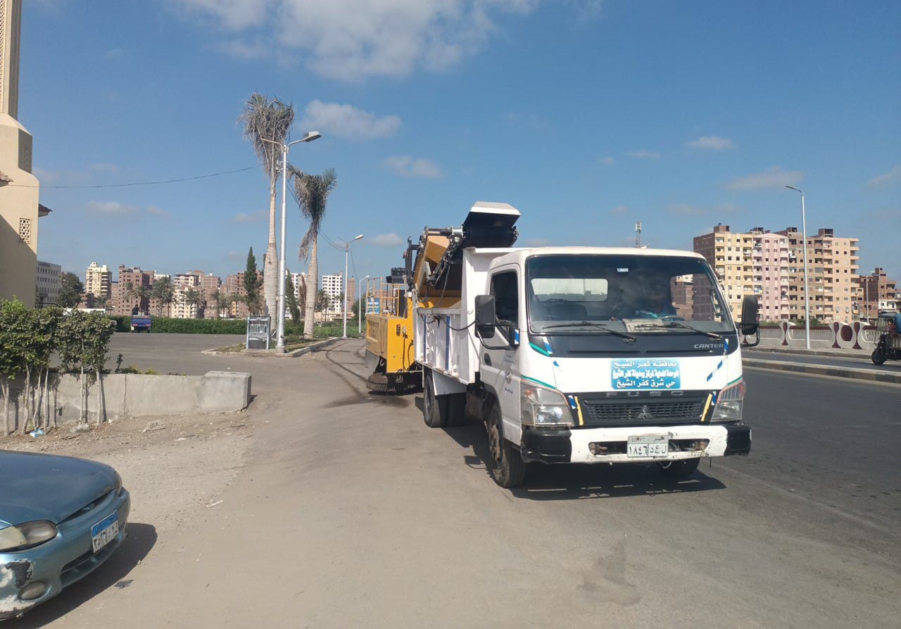 محافظ كفرالشيخ: متابعة جهود حملات النظافة بمدن ومراكز المحافظة وحركة النقل وتطهر شبكات الصرف الصحي وتحسين المرافق والخدمات المقدمة للمواطنين  
