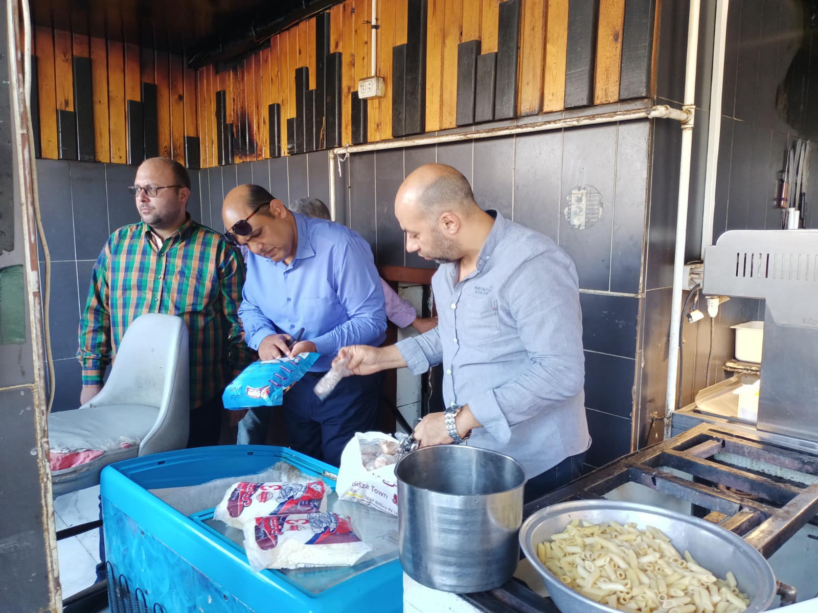 محافظ كفرالشيخ: ضبط 100 كجم أسماك مملحة غير صالحة للاستهلاك الآدمي .. وتحرير 20 محضرًا تموينيًا بدسوق  