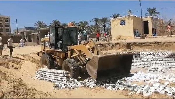 محافظ كفرالشيخ يتابع جهود إزالة التعديات على أملاك الدولة والأراضى الزراعية .. تنفيذ إزالة 500م ببلطيم  