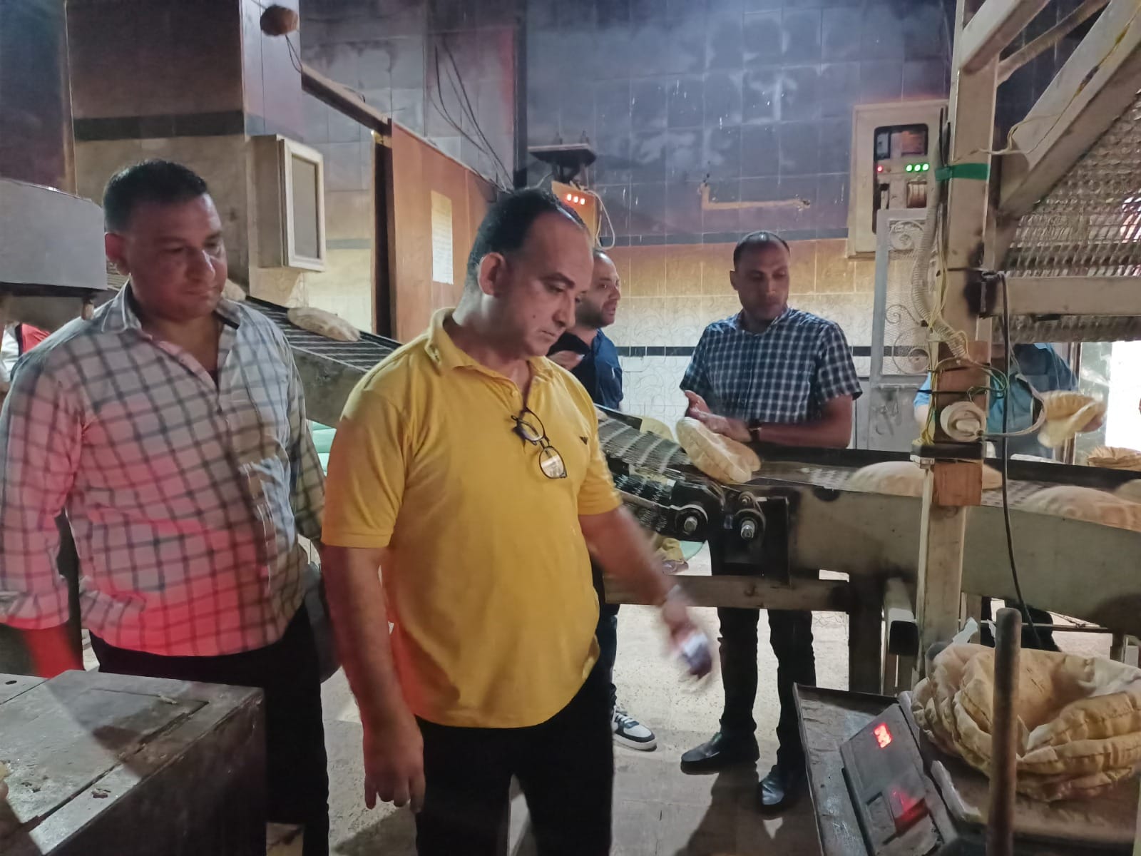 محافظ كفرالشيخ: حملات تموينة مكبرة ..وتحرير 24 محضرًا لمخالفات تموينية بدسوق  