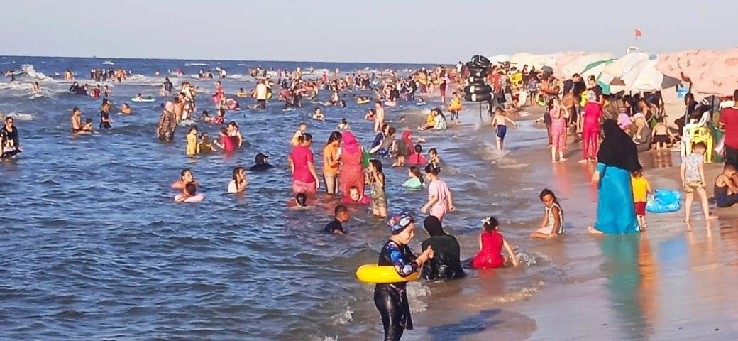 محافظ كفرالشيخ يكلف بتكثيف حملات النظافة والإنارة بالتزامن مع استمرار توافد آلاف المصطافين على الحدائق العامة والمتنزهات وشواطئ مصيف بلطيم  