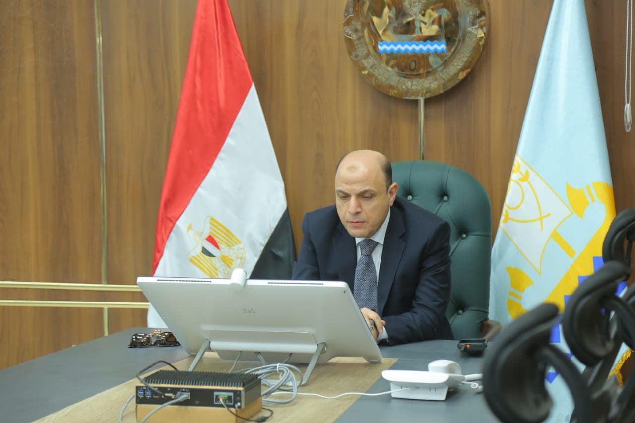محافظ كفر الشيخ يتابع تقديم طلبات التصالح بالمراكز التكنولوجية عبر منظومة الكاميرات الذكية .. مناشداً المواطنين بسرعة التقدم  