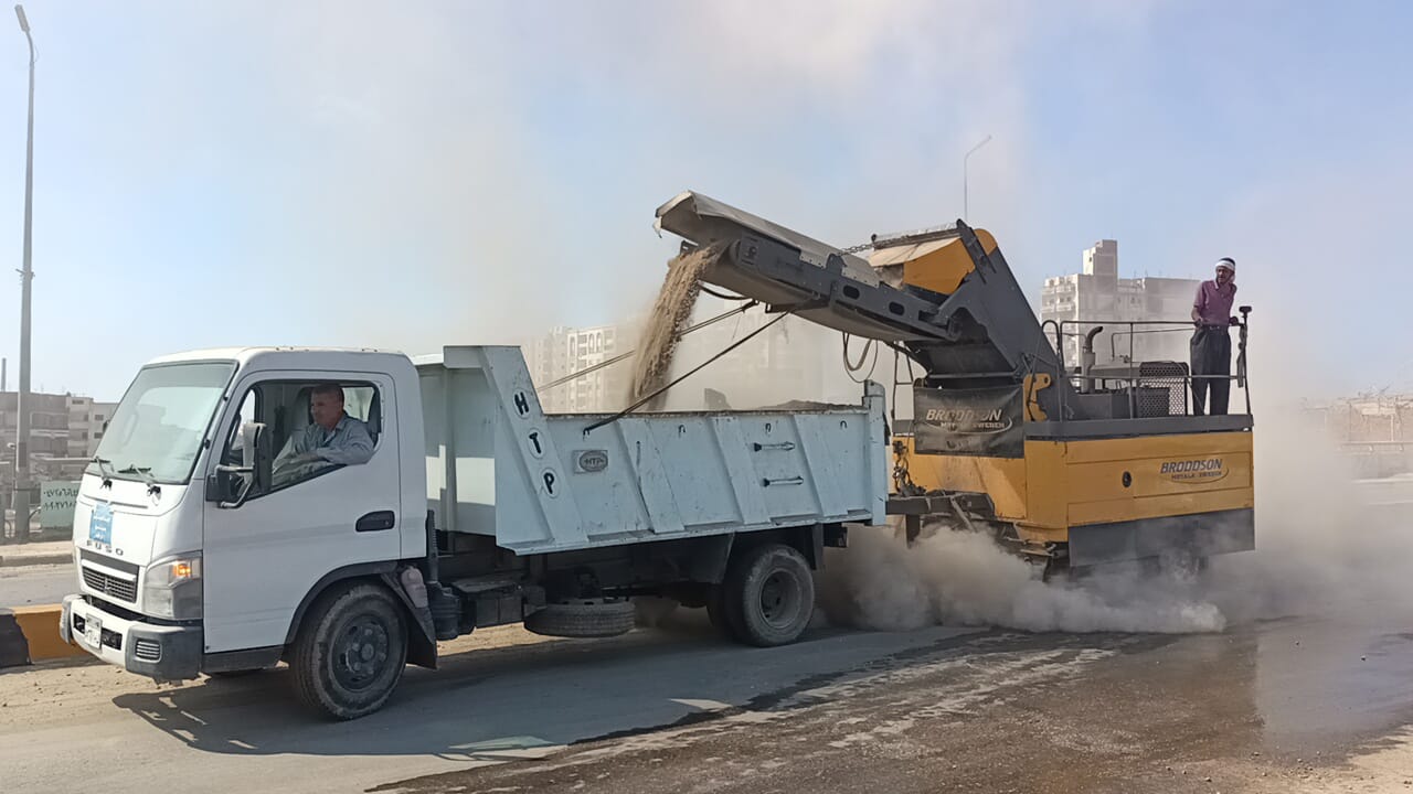 محافظ كفرالشيخ: رفع 1615طنًا من القمامة وتطهير شبكات الصرف الصحي في حملات النظافة ومتابعة حركة النقل بمدن ومراكز المحافظة  