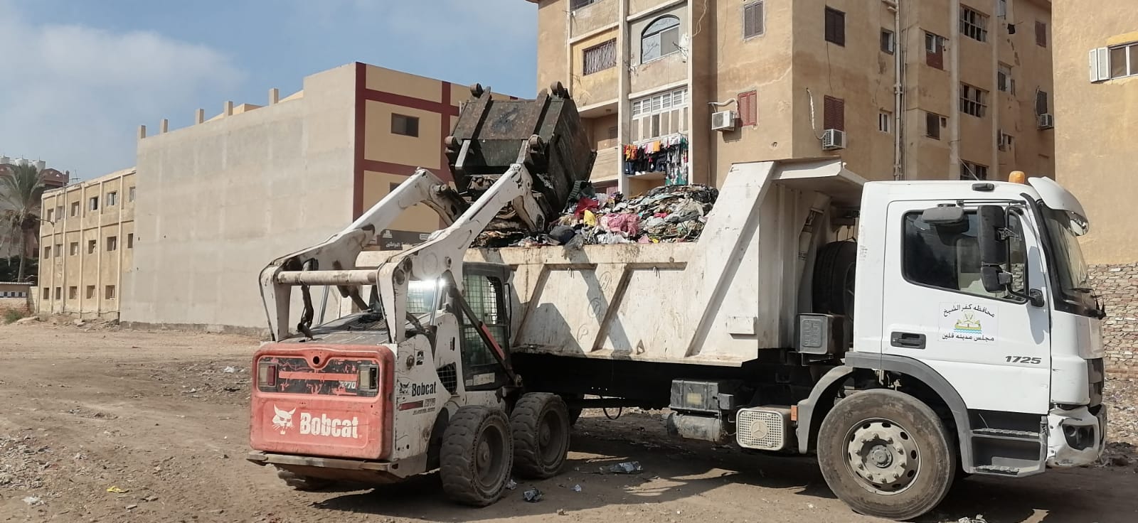محافظ كفرالشيخ: رفع 1405 طنًا من القمامة في حملات النظافة ومتابعة حركة النقل وتطهير شبكات الصرف الصحي بمدن ومراكز المحافظة  