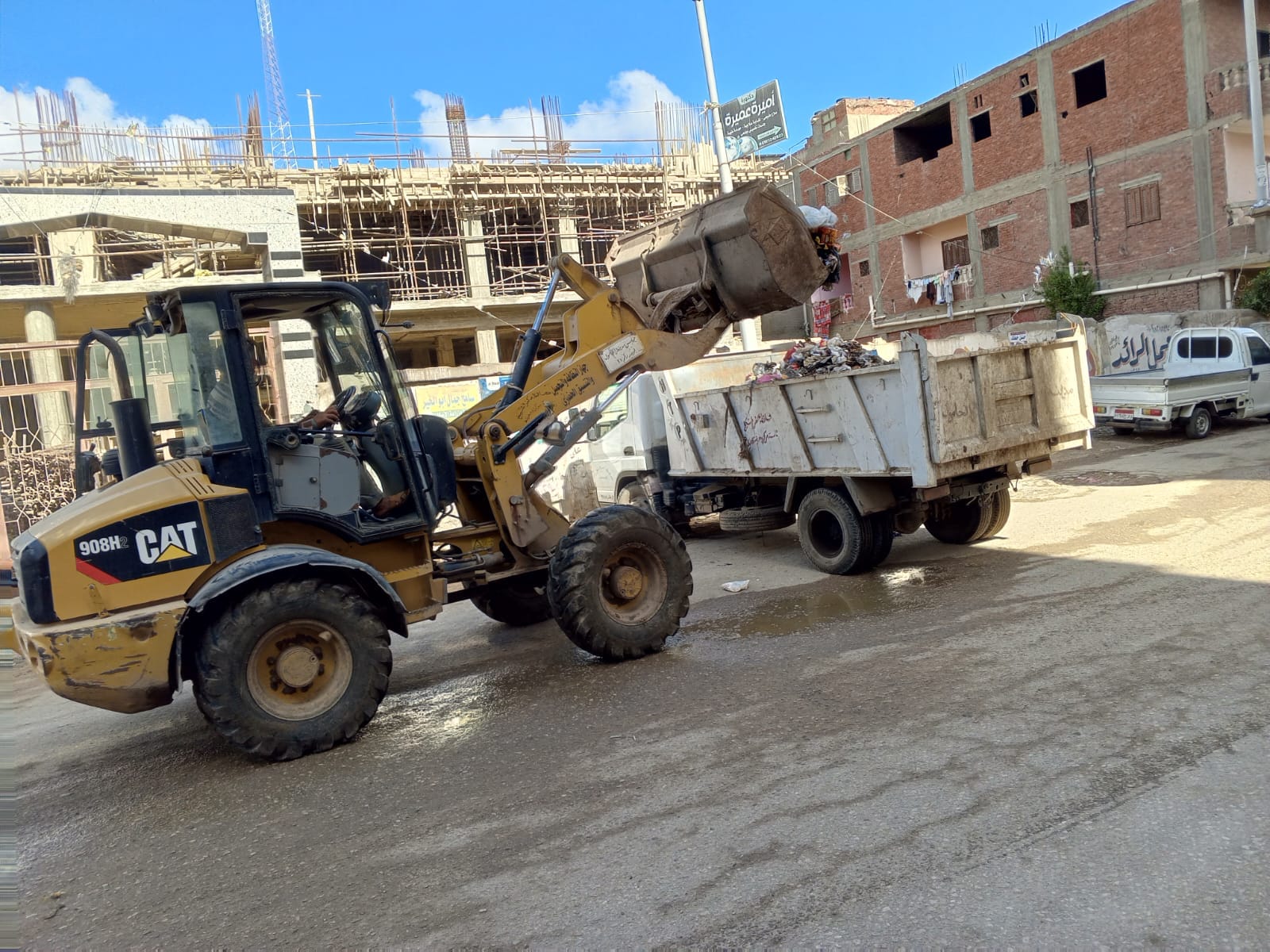 محافظ كفرالشيخ: يتابع حركة النقل وتطهير شبكات الصرف الصحي ورفع 1635 طنًا من القمامة في حملات النظافة بمدن ومراكز المحافظة  