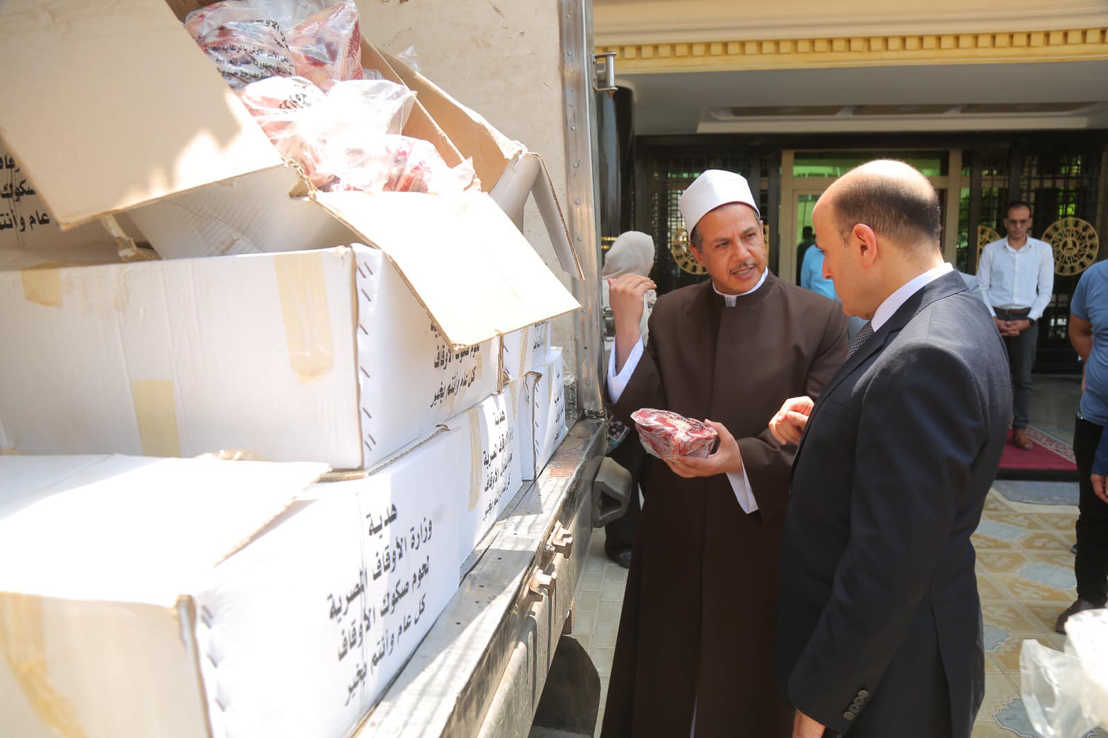 محافظ كفرالشيخ: توزيع 2 طن لحوم صكوك الأضاحى للأسر الأولي بالرعاية بمراكز المحافظة  