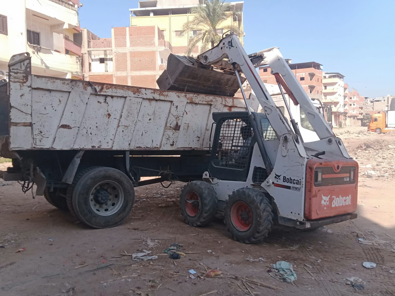 محافظ كفرالشيخ:يتابع رفع 1330 طنًا من القمامة في حملات النظافة بمدن ومراكز المحافظة  