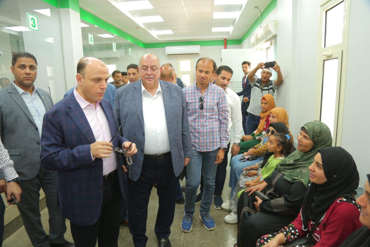 محافظ كفر الشيخ يتفقد مكتب البريد النموذجي بالجزيرة الخضراء.. ضمن مشروعات المبادرة الرئاسية «حياة كريمة».. وسط فرحة المواطنين  