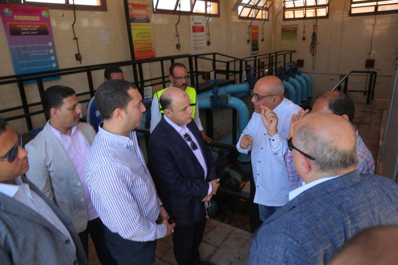 محافظ كفر الشيخ يتفقد محطة مياه شرب الشمالية بمطوبس.. بطاقة إنتاجية 360 لتر/ث .. مؤكدًا علي جودة المياه المنتجة  